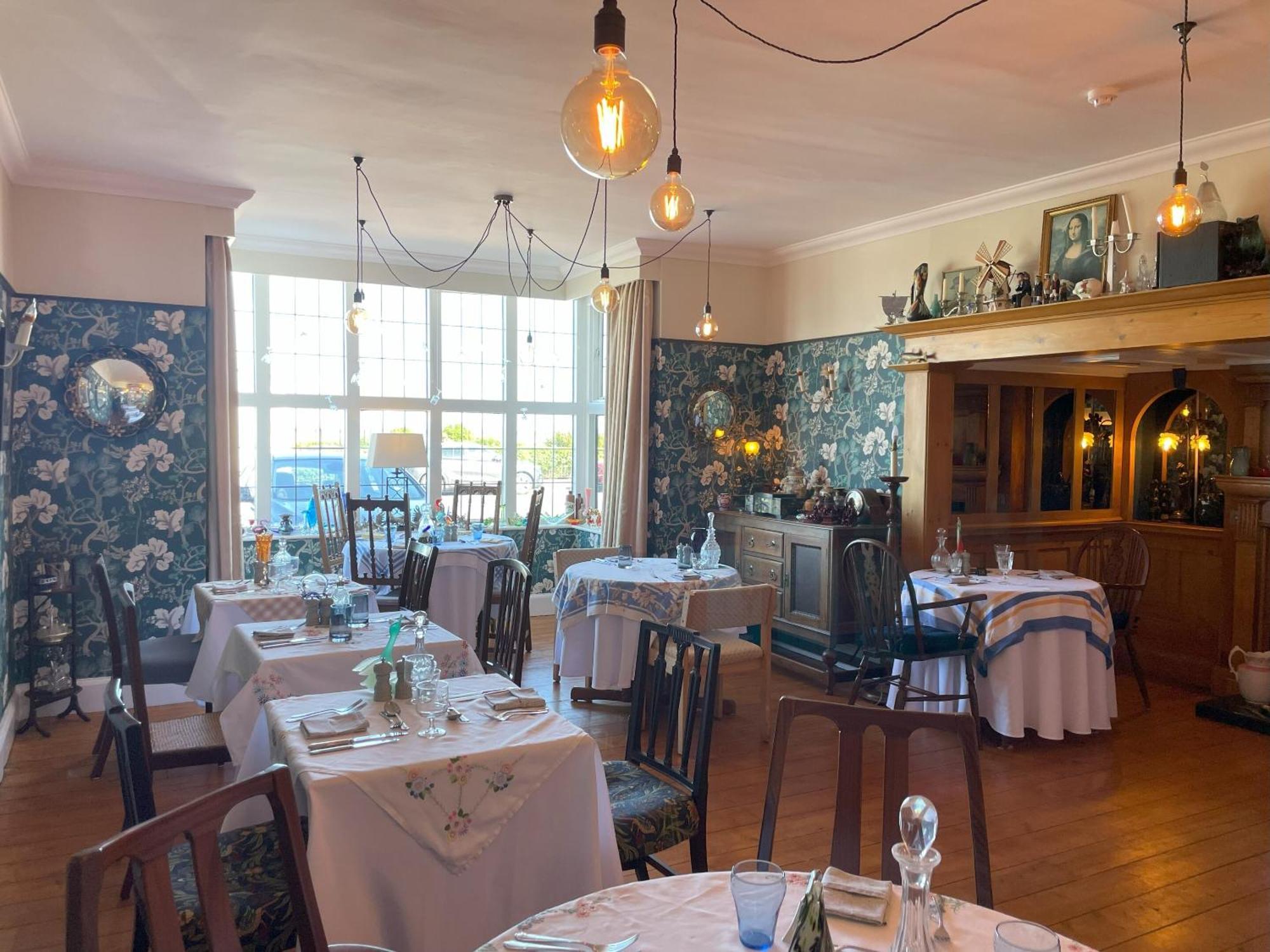 Knights Court Hotel Great Yarmouth Bagian luar foto