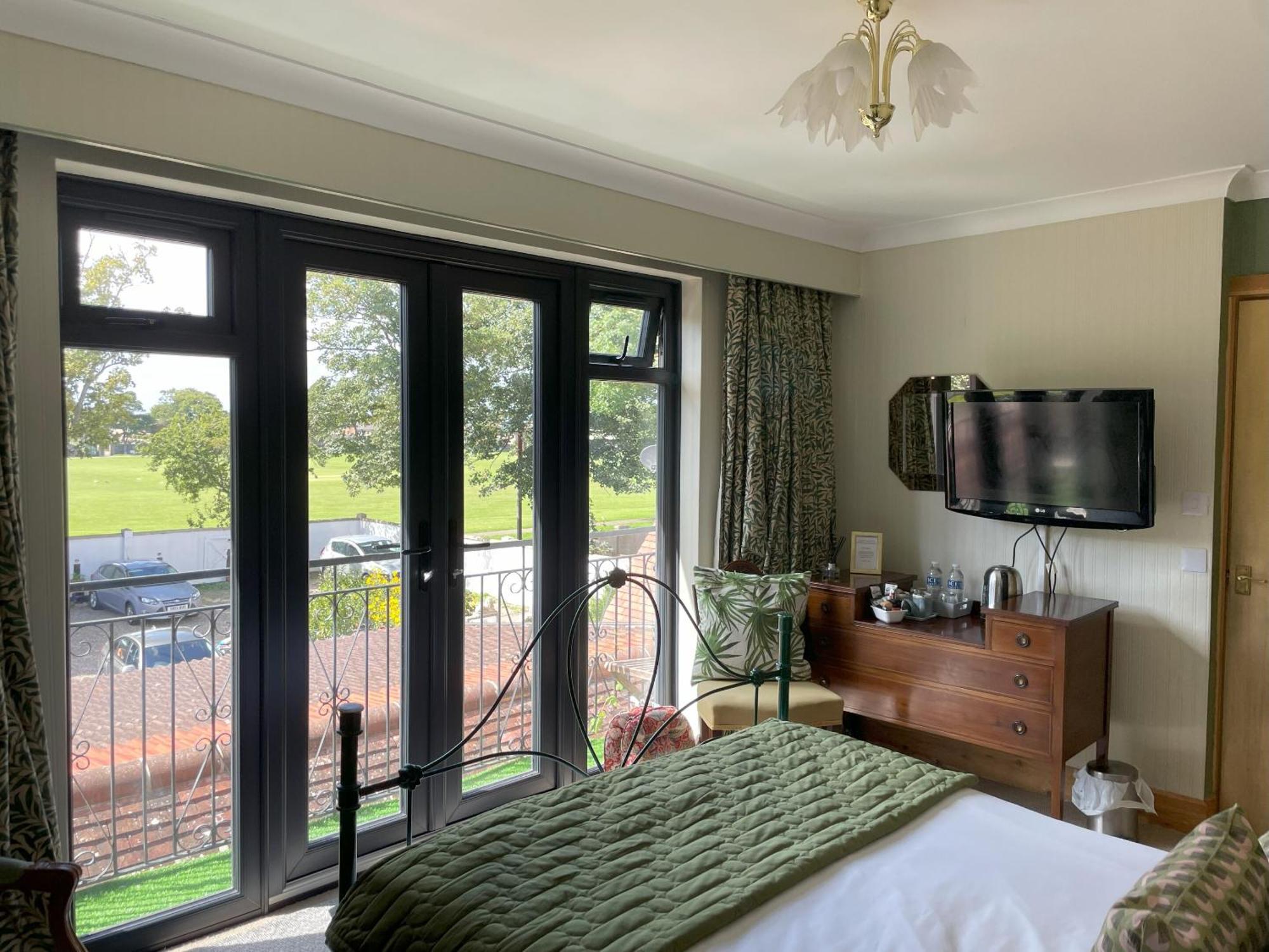 Knights Court Hotel Great Yarmouth Bagian luar foto