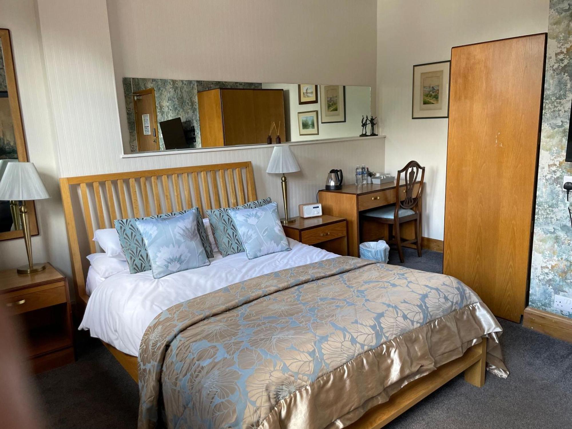 Knights Court Hotel Great Yarmouth Bagian luar foto