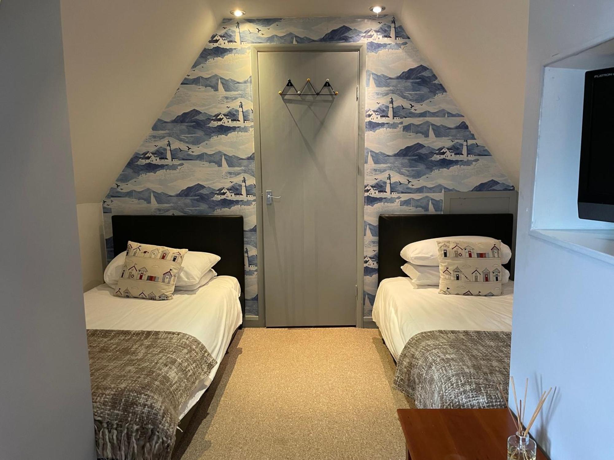 Knights Court Hotel Great Yarmouth Bagian luar foto