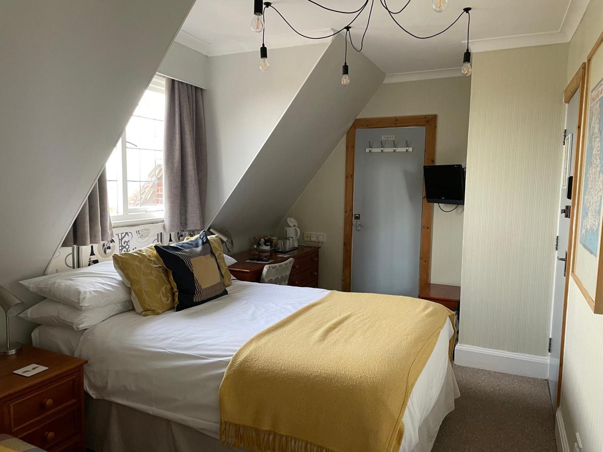 Knights Court Hotel Great Yarmouth Bagian luar foto