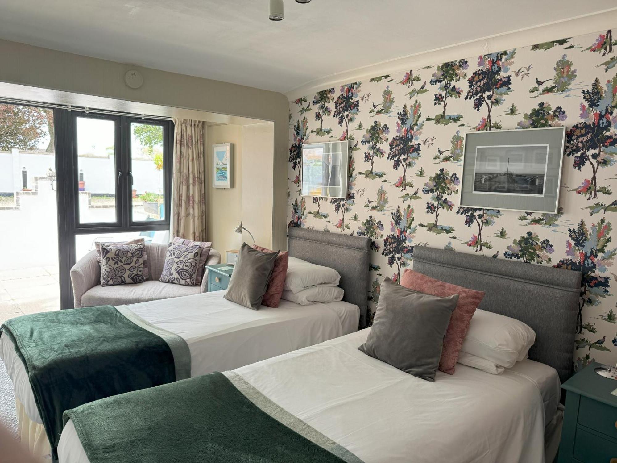 Knights Court Hotel Great Yarmouth Bagian luar foto