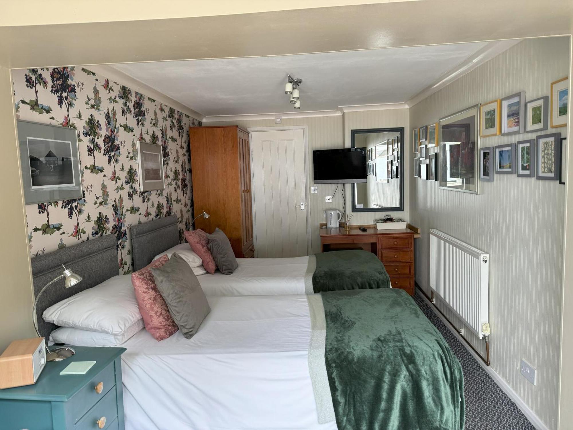 Knights Court Hotel Great Yarmouth Bagian luar foto